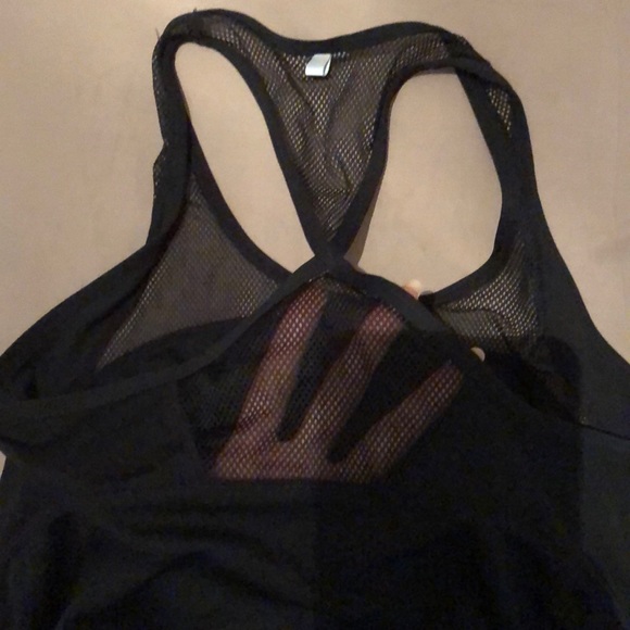 Two Nike dri-fit tanks xs - Picture 7 of 8